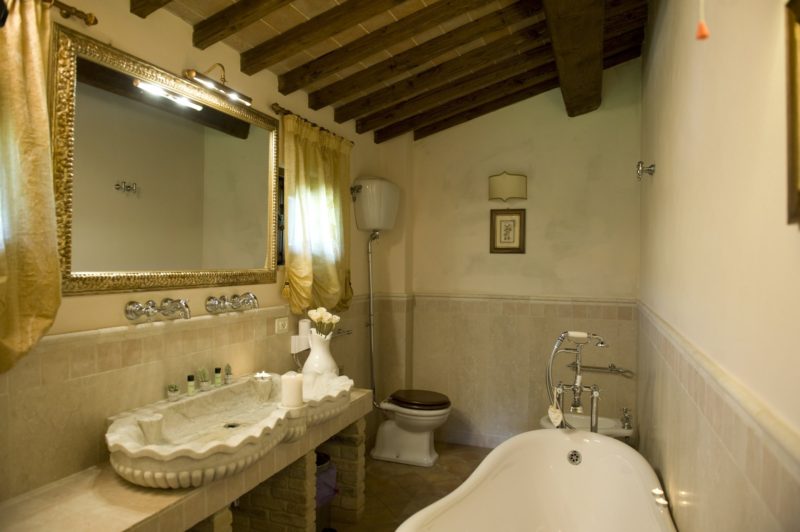 italy wedding venues. The wedding suite bathroom, detail of the tub.