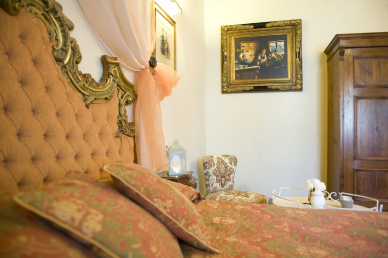 Villa wedding Italy. Detail of the bedroom in Suite Villa 1.