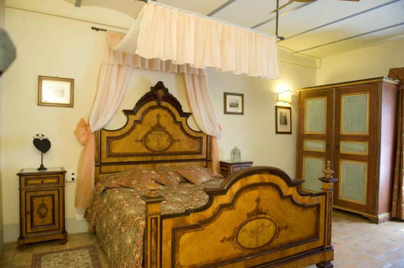 Villa wedding Italy.Queen size bedroom in Suite Villa 1.