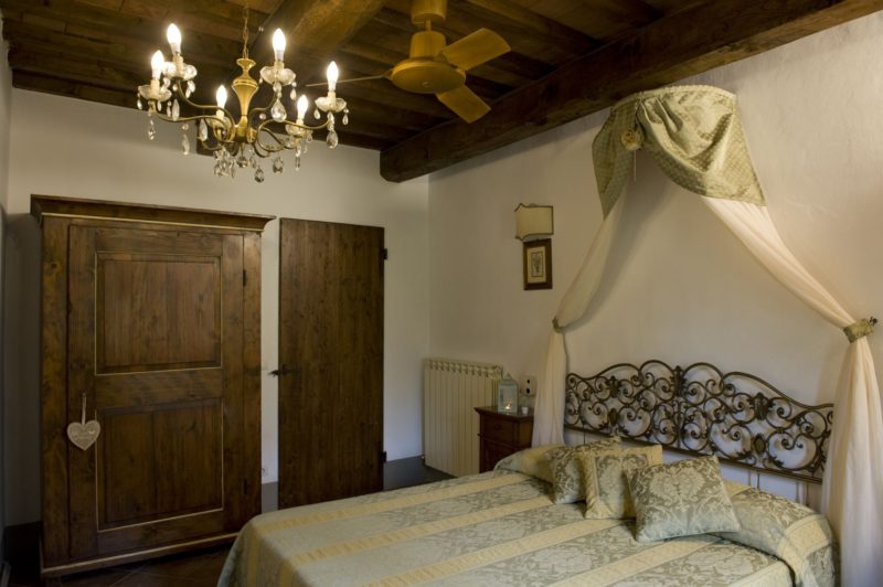 Wedding villa tuscany. A different view of one of the bedrooms of Suite Villa 2.