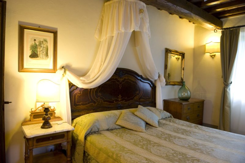 Wedding tuscany villa. A different view of one of the bedrooms of Suite Villa 3.