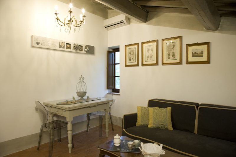 Italy weddings villas. The living area in Suite Villa 4.