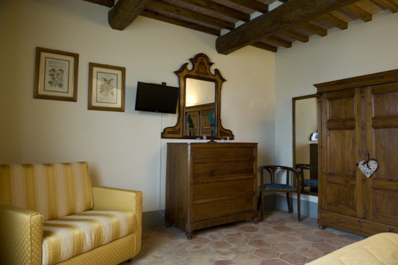 wedding venues italy. A detail of the room and antique furniture of Villa 12